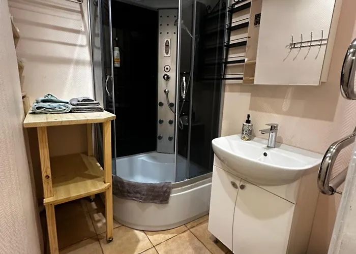 Family Near Kadriorg Swan Pond Apartment